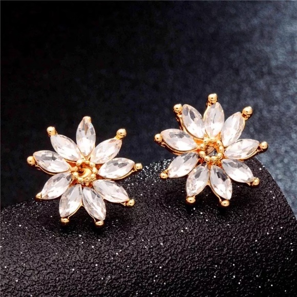 Cute Gold Plated Zirconia Necklace Earrings set. - Picture 5 of 8